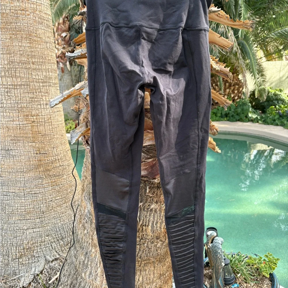 ALO Yoga Black Textured Leggings